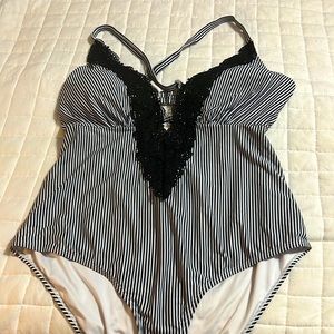 Cupshe one piece bathing suit